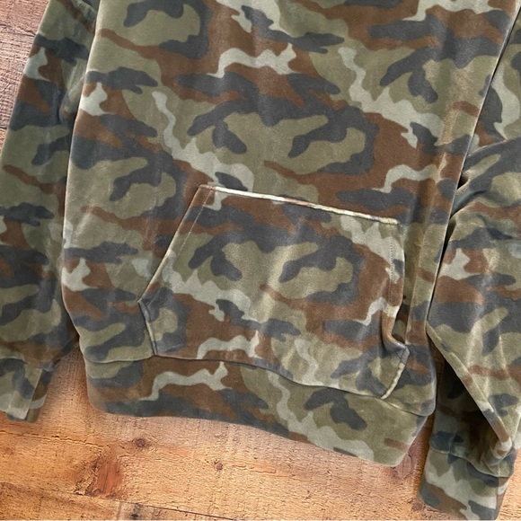 Crushed Velvet Hoodie Camouflage Kangaroo Pocket by AEO - Picture 5 of 11